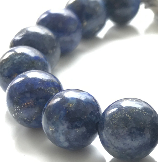 Energy properties of the Lapis Lazuli
